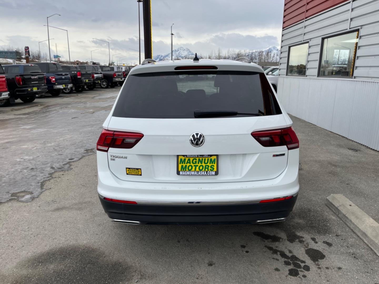 2021 White Volkswagen Tiguan SE 4Motion AWD (3VV2B7AX9MM) with an 2.0L L4 DOHC 16V TURBO engine, 8A transmission, located at 1960 Industrial Drive, Wasilla, 99654, (907) 274-2277, 61.573475, -149.400146 - Photo#4